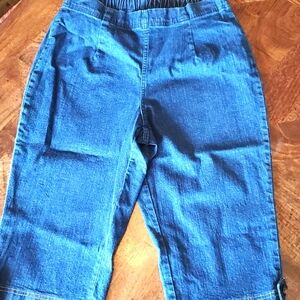 Croft & Barrow stretch jean capris Size M